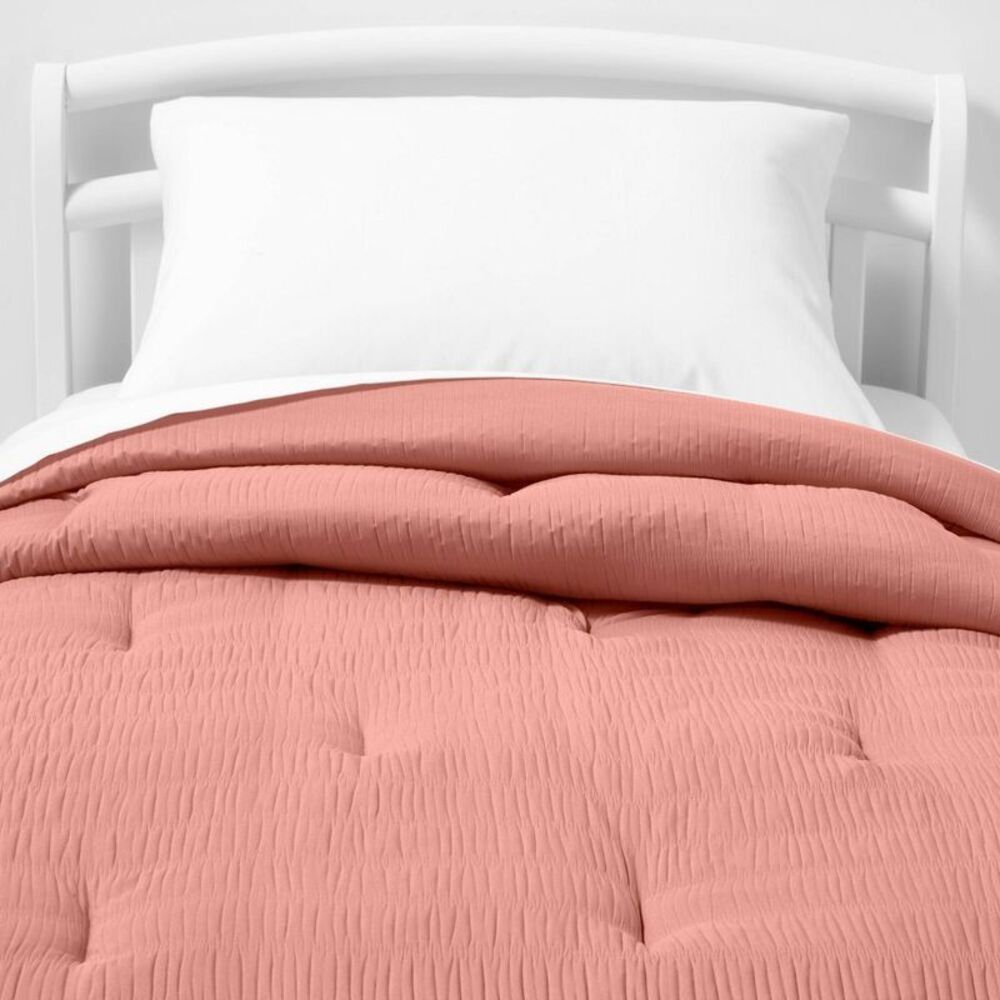 Toddler Seersucker Kids' Comforter Rose Pink - Pillowfort